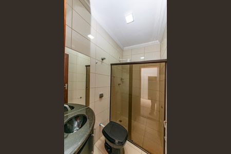 Casa à venda com 371m², 4 quartos e 8 vagasBanheiro de Serviço