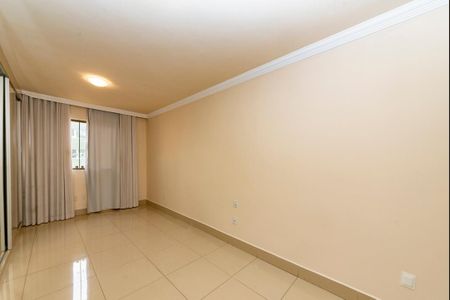 Casa à venda com 371m², 4 quartos e 8 vagasSuíte