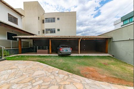 Casa à venda com 371m², 4 quartos e 8 vagasGaragem