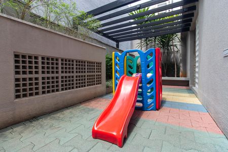 Apartamento à venda com 57m², 2 quartos e 1 vaga Apartamento à venda com 57m², 2 quartos e 1 vagaÁrea comum - Playground