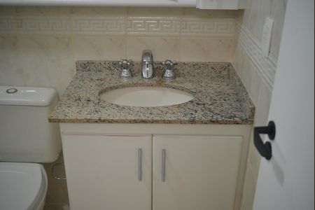 Apartamento à venda com 141m², 3 quartos e 5 vagasBanheiro da Suíte 2