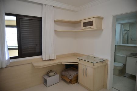 Apartamento à venda com 141m², 3 quartos e 5 vagas Suite 2