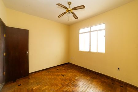 Casa à venda com 360m², 5 quartos e 5 vagas Casa à venda com 360m², 5 quartos e 5 vagasSuíte