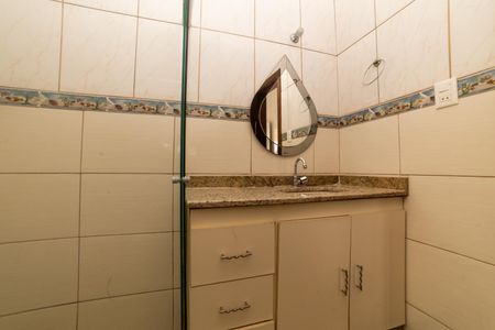 Casa à venda com 360m², 5 quartos e 5 vagas Casa à venda com 360m², 5 quartos e 5 vagasBanheiro Social