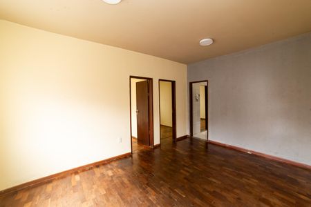 Casa à venda com 360m², 5 quartos e 5 vagas Casa à venda com 360m², 5 quartos e 5 vagasSala 2