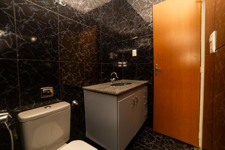 Casa à venda com 360m², 5 quartos e 5 vagas Casa à venda com 360m², 5 quartos e 5 vagasBanheiro da Suíte