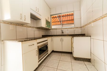 Casa à venda com 360m², 5 quartos e 5 vagas Casa à venda com 360m², 5 quartos e 5 vagasCozinha 1