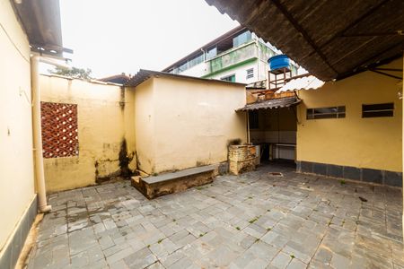 Casa à venda com 360m², 5 quartos e 5 vagas Casa à venda com 360m², 5 quartos e 5 vagasÁrea externa
