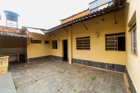 Casa à venda com 360m², 5 quartos e 5 vagas Casa à venda com 360m², 5 quartos e 5 vagasÁrea externa