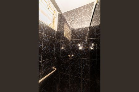 Casa à venda com 360m², 5 quartos e 5 vagas Casa à venda com 360m², 5 quartos e 5 vagasBanheiro da Suíte