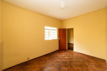 Casa à venda com 360m², 5 quartos e 5 vagas Casa à venda com 360m², 5 quartos e 5 vagasEscritório