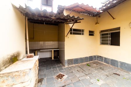 Casa à venda com 360m², 5 quartos e 5 vagas Casa à venda com 360m², 5 quartos e 5 vagasÁrea externa