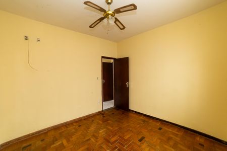 Casa à venda com 360m², 5 quartos e 5 vagas Casa à venda com 360m², 5 quartos e 5 vagasSuíte