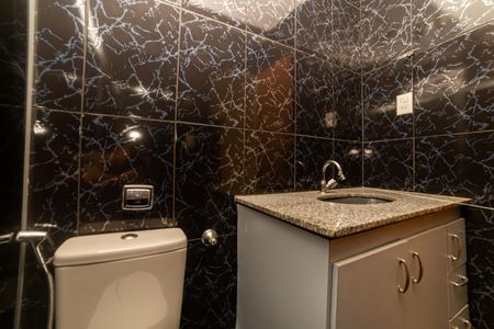 Casa à venda com 360m², 5 quartos e 5 vagas Casa à venda com 360m², 5 quartos e 5 vagasBanheiro da Suíte