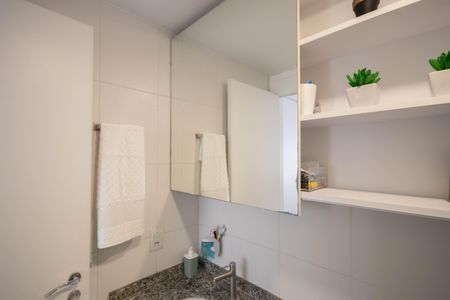 Apartamento à venda com 64m², 3 quartos e 1 vaga Apartamento à venda com 64m², 3 quartos e 1 vagaBanheiro da Suíte