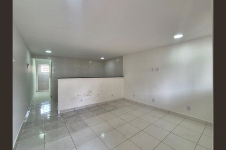 Sala de casa de condomínio para alugar com 1 quarto, 50m² em Vargem Pequena, Rio de Janeiro