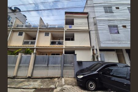 Casa de condomínio à venda com 50m², 1 quarto e 1 vaga Casa de condomínio à venda com 50m², 1 quarto e 1 vagaFachada
