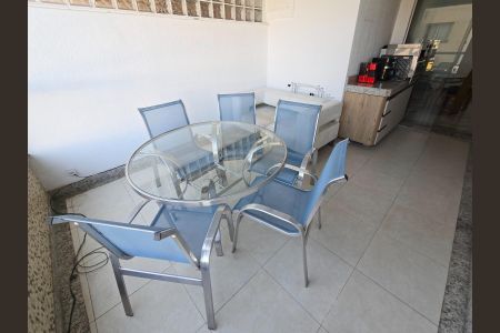 Apartamento à venda com 93m², 3 quartos e 1 vaga Apartamento à venda com 93m², 3 quartos e 1 vagaVaranda