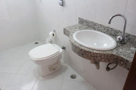 Casa à venda com 250m², 4 quartos e 4 vagasBanheiro Social