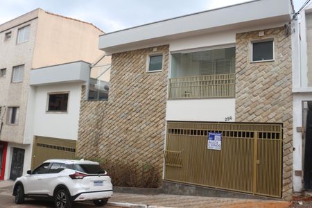 Casa à venda com 250m², 4 quartos e 4 vagasFachada