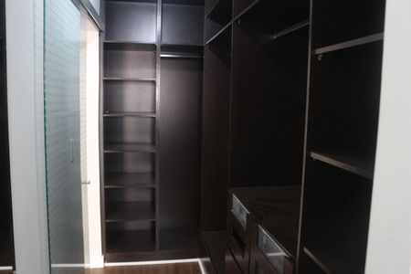 Casa à venda com 250m², 4 quartos e 4 vagasCloset da suíte 1