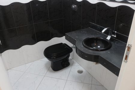 Casa à venda com 250m², 4 quartos e 4 vagasLavabo