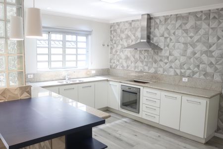 Casa à venda com 250m², 4 quartos e 4 vagasCozinha