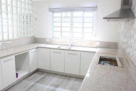 Casa à venda com 250m², 4 quartos e 4 vagasCozinha