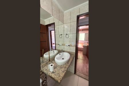 Apartamento à venda com 53m², 2 quartos e 1 vaga Apartamento à venda com 53m², 2 quartos e 1 vagaBanheiro