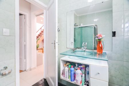 Casa à venda com 250m², 4 quartos e 6 vagas Casa à venda com 250m², 4 quartos e 6 vagasBanheiro Social