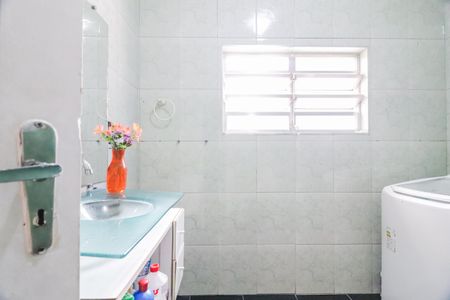 Casa à venda com 250m², 4 quartos e 6 vagas Casa à venda com 250m², 4 quartos e 6 vagasBanheiro Social