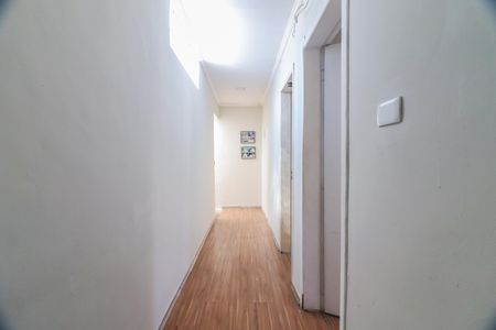 Casa à venda com 250m², 4 quartos e 6 vagas Casa à venda com 250m², 4 quartos e 6 vagasCorredor Quartos