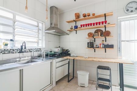 Casa à venda com 250m², 4 quartos e 6 vagas Casa à venda com 250m², 4 quartos e 6 vagasCozinha