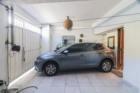 Casa à venda com 250m², 4 quartos e 6 vagas Casa à venda com 250m², 4 quartos e 6 vagasGaragem