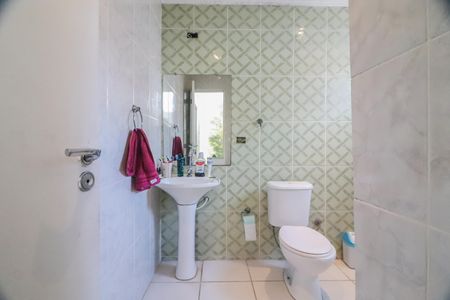 Casa à venda com 250m², 4 quartos e 6 vagas Casa à venda com 250m², 4 quartos e 6 vagasBanheiro Social