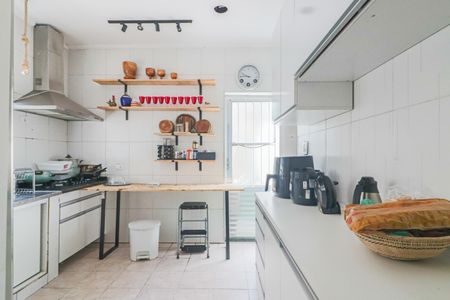 Casa à venda com 250m², 4 quartos e 6 vagas Casa à venda com 250m², 4 quartos e 6 vagasCozinha