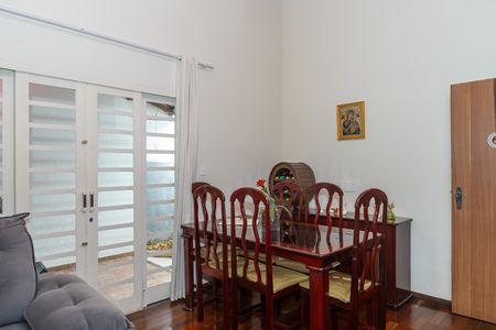 Sala de casa à venda com 3 quartos, 180m² em Planalto, Belo Horizonte