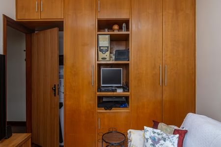 Quarto 2 de casa à venda com 3 quartos, 180m² em Planalto, Belo Horizonte