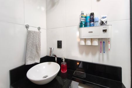 Banheiro  de apartamento para alugar com 2 quartos, 50m² em Vila Lemos, Campinas