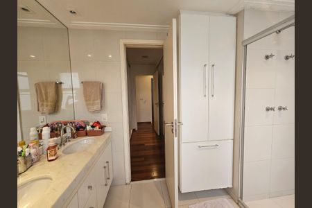 Apartamento à venda com 161m², 3 quartos e 3 vagasBanheiro da Suíte 2