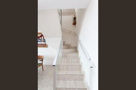 Apartamento à venda com 150m², 3 quartos e 2 vagas Apartamento à venda com 150m², 3 quartos e 2 vagasEscada