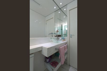 Apartamento à venda com 95m², 3 quartos e 2 vagasBanheiro Social