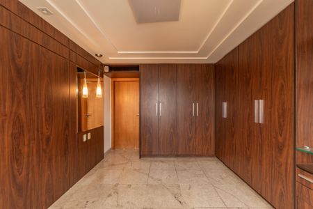 Apartamento à venda com 280m², 4 quartos e 4 vagasSuíte