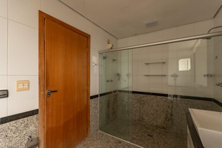 Apartamento à venda com 280m², 4 quartos e 4 vagasBanheiro Suíte