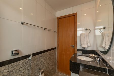 Apartamento à venda com 280m², 4 quartos e 4 vagasBanheiro Social