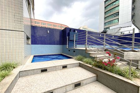 Apartamento à venda com 73m², 2 quartos e 2 vagas Apartamento à venda com 73m², 2 quartos e 2 vagasÁrea comum - Piscina