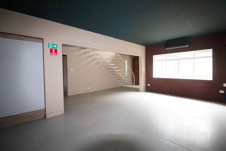 Casa para alugar com 4 quartos, 330m² em Sumaré, São Paulo