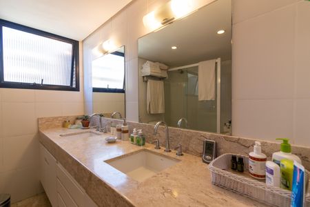 Apartamento à venda com 121m², 3 quartos e 2 vagasBanheiro da Suíte