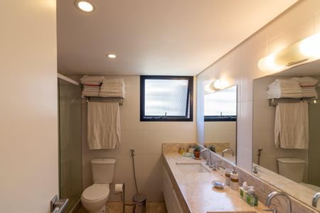 Apartamento à venda com 121m², 3 quartos e 2 vagasBanheiro da Suíte