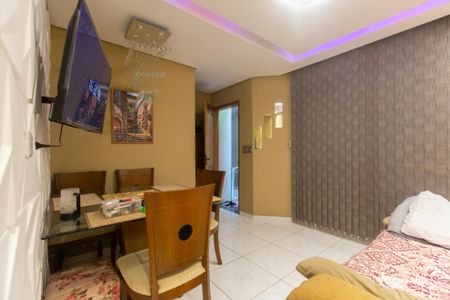 Casa de condomínio à venda com 70m², 2 quartos e 1 vaga Casa de condomínio à venda com 70m², 2 quartos e 1 vagaSala